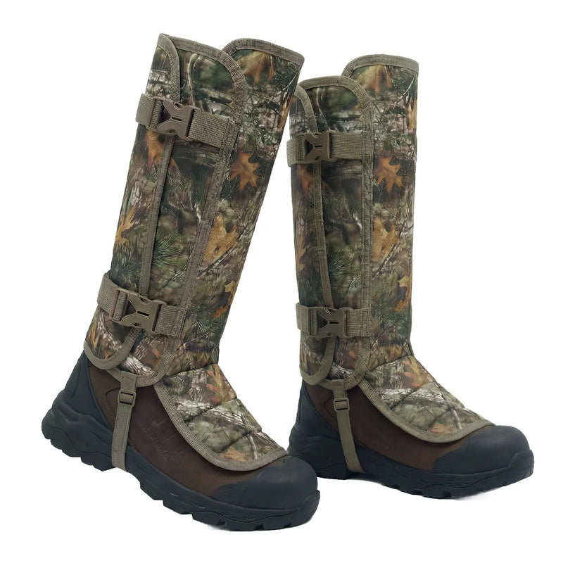 Beinpanzer Schlangenschutz-Gamasche in Baum-Tarnfarbe, Frontansicht über dem Stiefel
