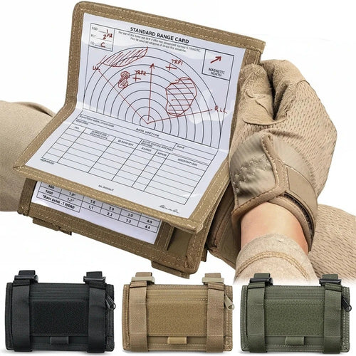 Datenwerk Schießdaten-Armtasche in Schwarz, Sandbraun und Grün mit geöffneter Range Card