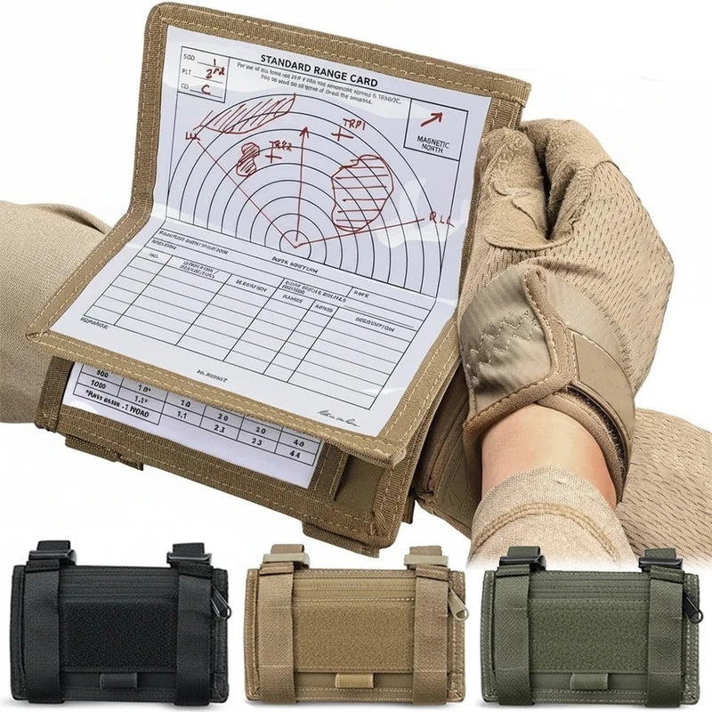 Datenwerk Schießdaten-Armtasche in Schwarz, Sandbraun und Grün mit geöffneter Range Card