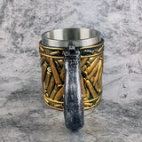 Edelstahl Vintage Kaffeetasse mit Patronenhuelsen-Optik und dunklem geknotetem Griff, Frontansicht