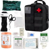 NordGuard Erste-Hilfe-Set, schwarze Tasche mit Rotkreuz-Patch neben Tourniquet, Schere und Rettungsdecke