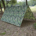 Himmelstuch Camping-Tarp als Dach zwischen zwei Bäumen gespannt