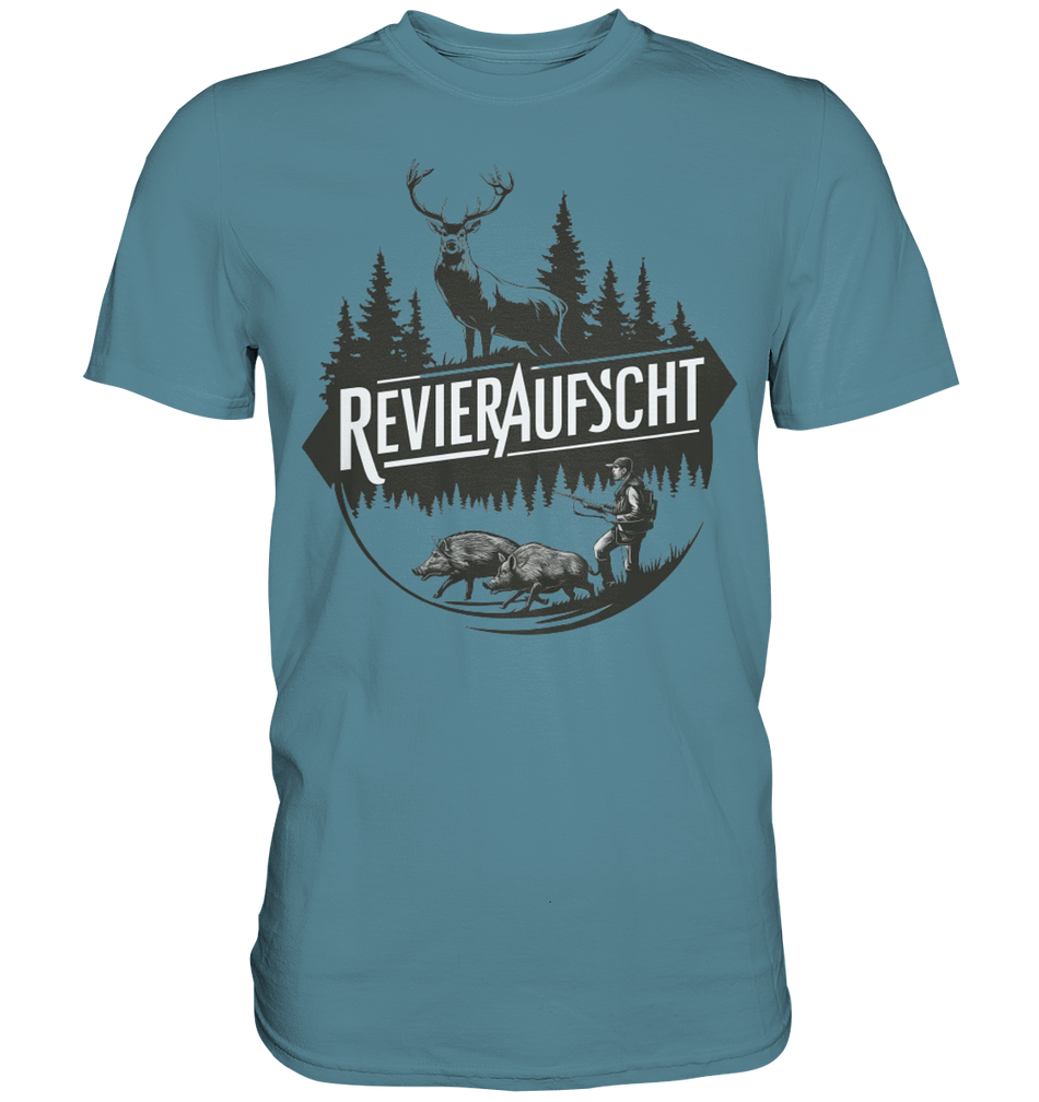Revieraufsicht Shirt in Stahlblau, Frontansicht mit Hirsch, Waldsilhouette und Jaeger neben Wildschweinen