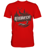 Revieraufsicht Shirt in Rot, Rundprint zeigt Hirsch, Tannenwald und Jaeger mit zwei Wildschweinen