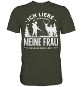 Ich liebe meine Frau Shirt in Olivgrün, Frontansicht mit Jäger, Hirsch und Tannen als komplettes Motiv