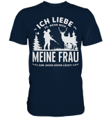 Ich liebe meine Frau Shirt in Dunkelblau, Frontansicht zeigt Jäger mit Gewehr neben stehendem Hirsch