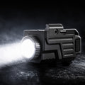 Lichtwacht Waffenlicht mit 800 Lumen hellem Lichtstrahl im Dunkeln