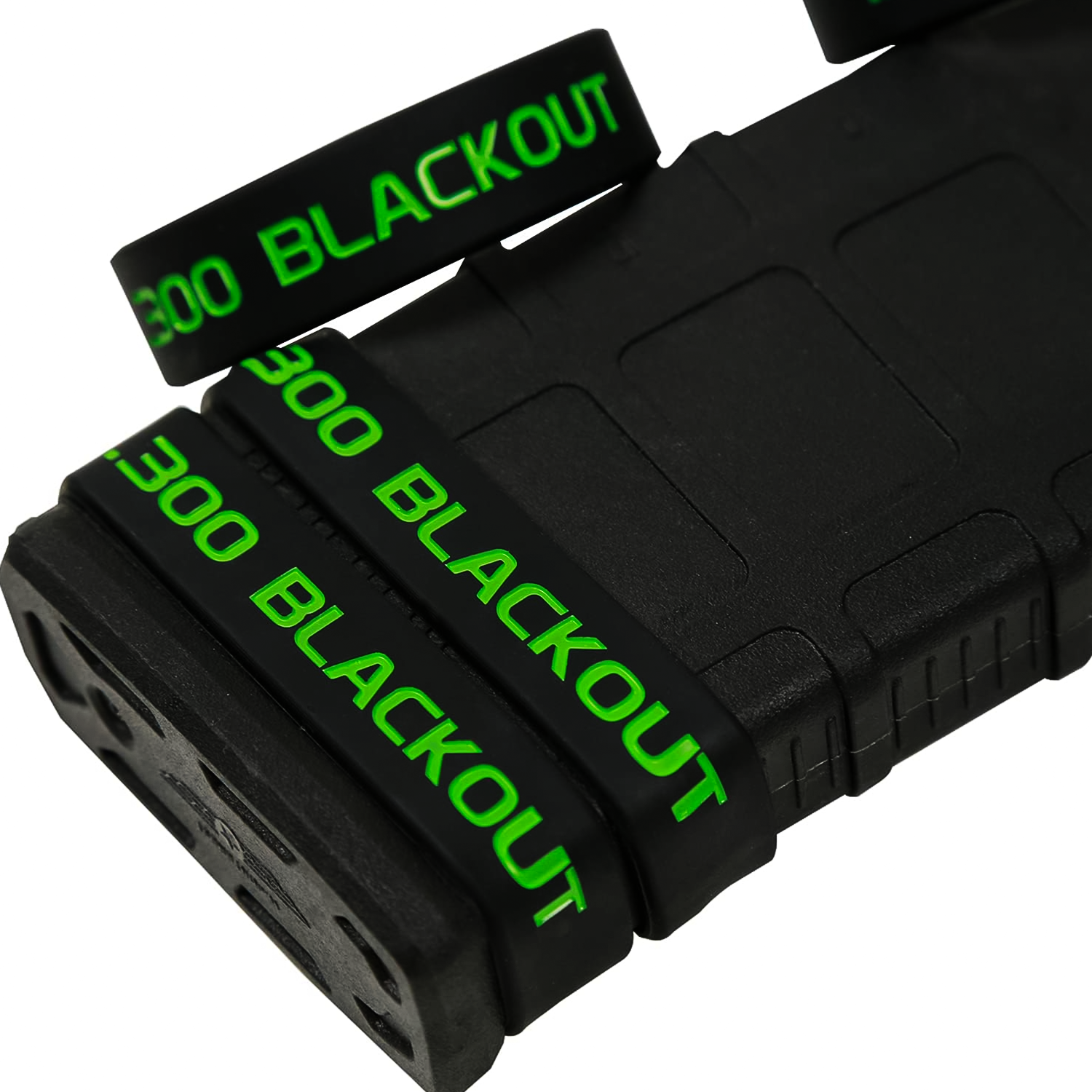 SilikonTag Kaliberband .300 Blackout in Schwarz-Gruen, Nahaufnahme um Magazin gewickelt