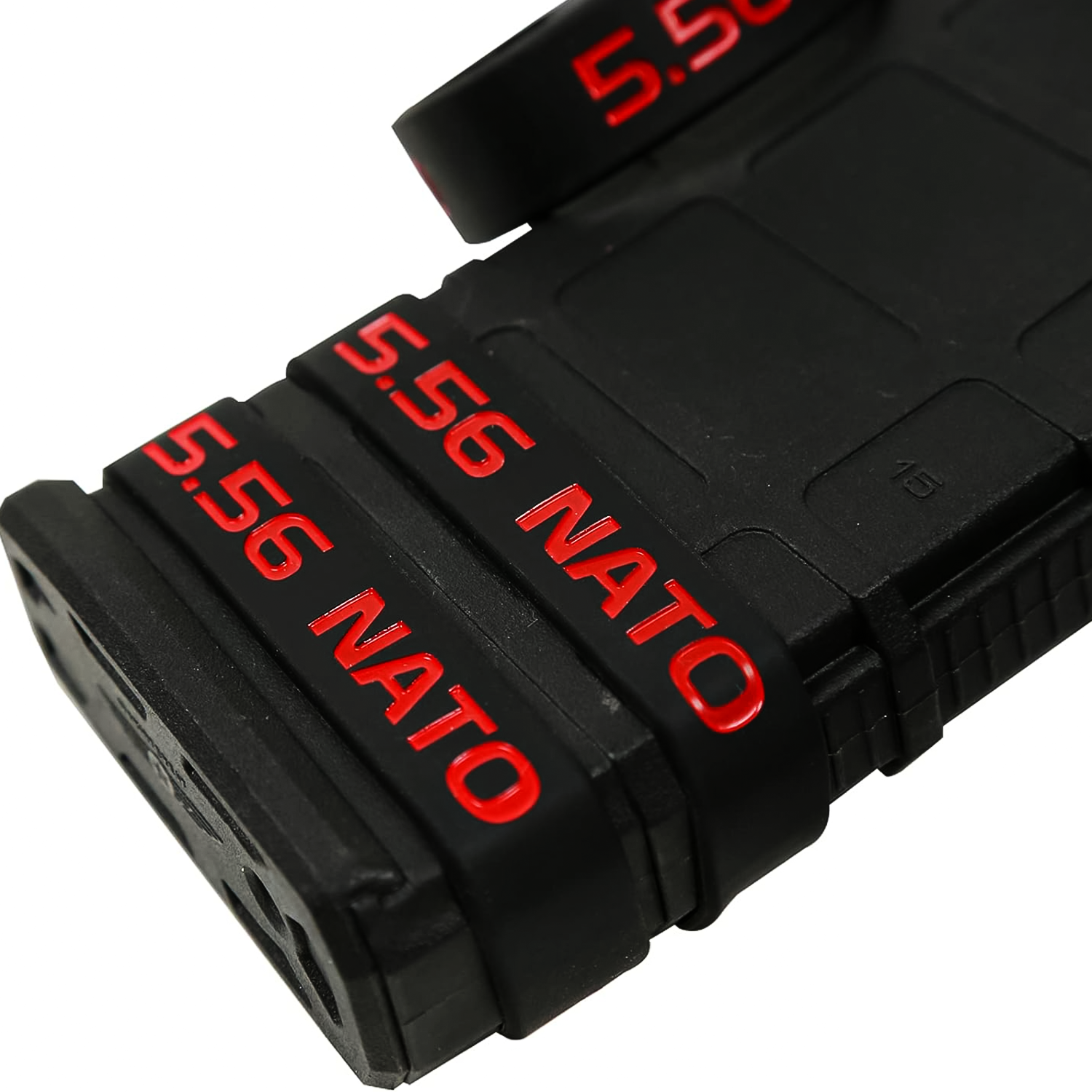 SilikonTag Kaliberband 5.56 NATO in Schwarz-Rot, Nahaufnahme am Magazinboden gewickelt