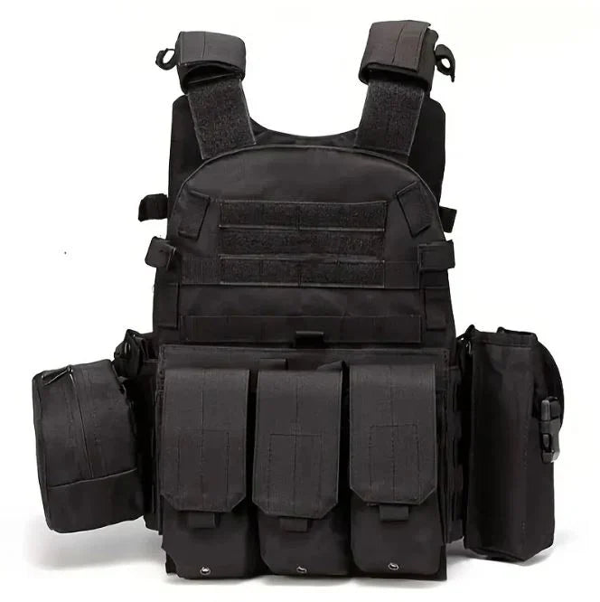 Taktisches Ghost Loadout, schwarze Plate Carrier Weste mit Magazintaschen, Frontansicht