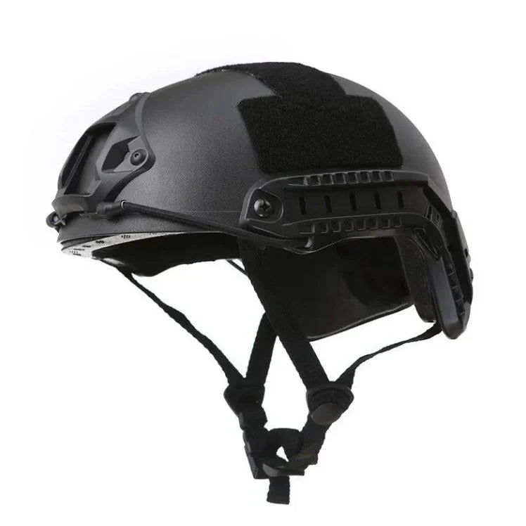 Taktisches Ghost Loadout, schwarzer taktischer Helm mit Schienensystem, Seitenansicht