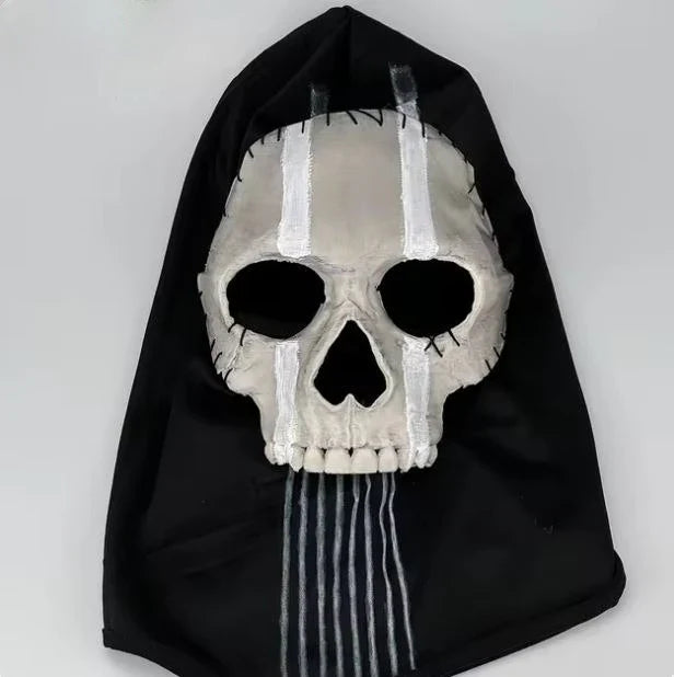 Taktisches Ghost Loadout, schwarze Sturmhaube mit aufgenaehtem Totenkopf-Motiv, Frontalansicht