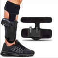 Wadenfest Knöchelholster am Bein getragen mit Pistole und Sneaker